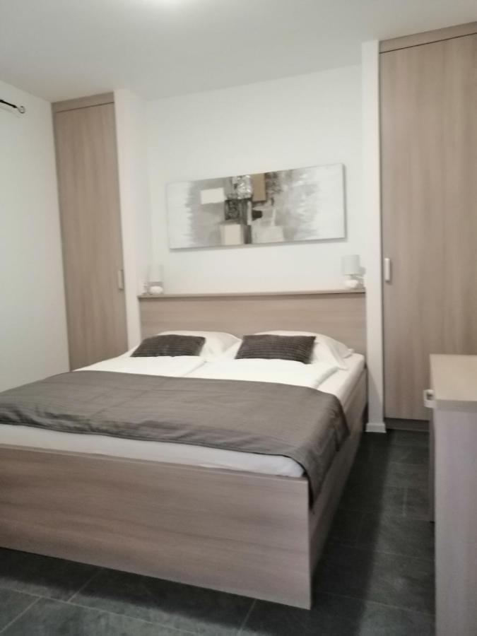 Apartments Simona لوبار المظهر الخارجي الصورة