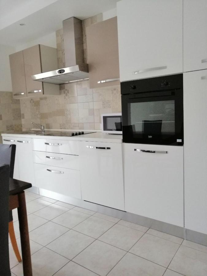 Apartments Simona لوبار المظهر الخارجي الصورة