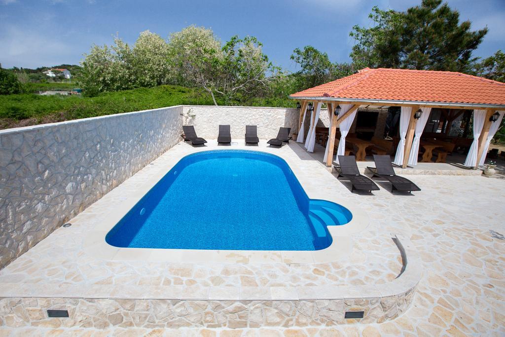 Apartments Simona لوبار المظهر الخارجي الصورة