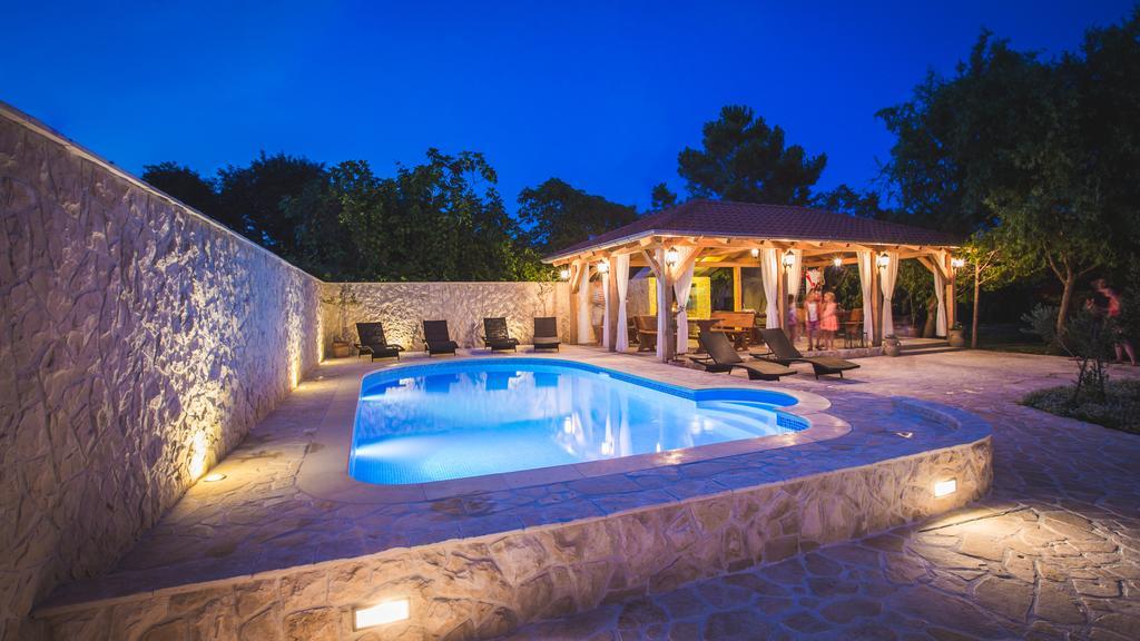 Apartments Simona لوبار المظهر الخارجي الصورة
